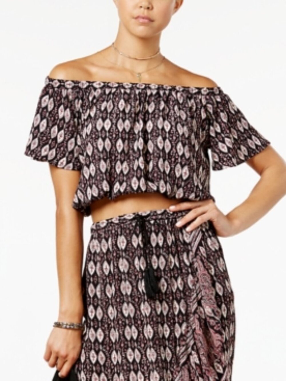 Love, Fire Juniors' Off-the-Shoulder Crop Top New With Tags Size Small